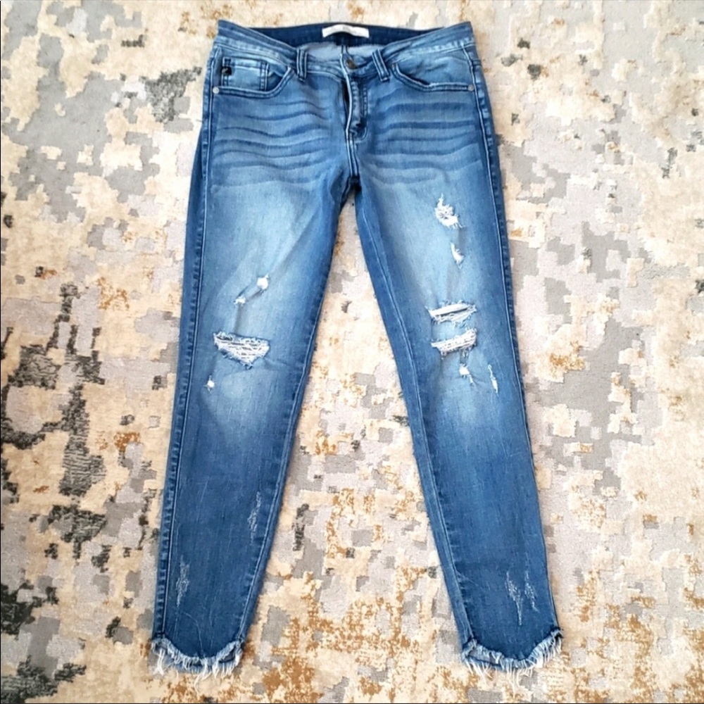 KanCan Distressed Frayed Ankle Jeans